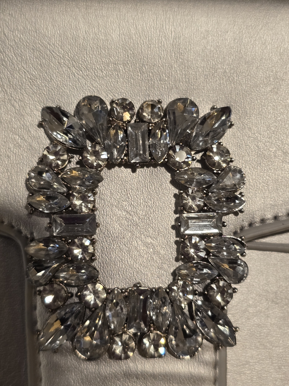 Elegant Silver Chain Shoulder Bag with Crystal Buckle🩶 - Picture 5 of 6